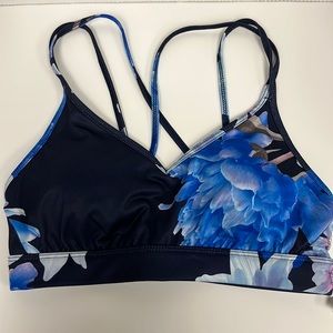 Women’s Old Navy active (S) light support, sports bra. NWT